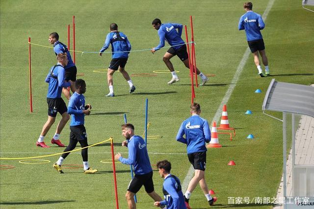 日媒：中国男性媒体人偷拍日本电视台采访被警告